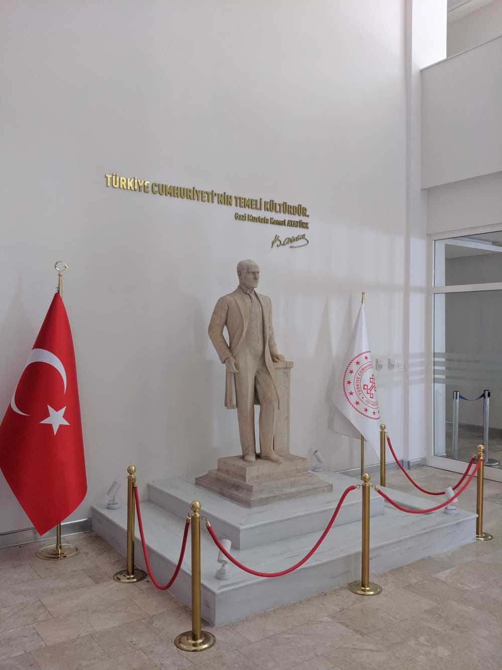 Atatürk Heykeli